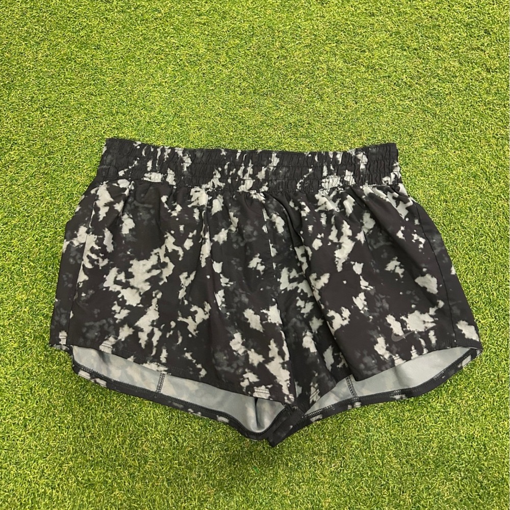 Nike Dri-FIT Women Running Shorts Black White Tie Dye Print Size L R8LIBF21